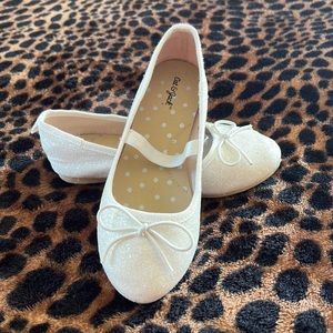 White kids flats